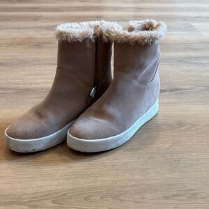 Blondo Tan Winter Boots with Faux Fur Trim